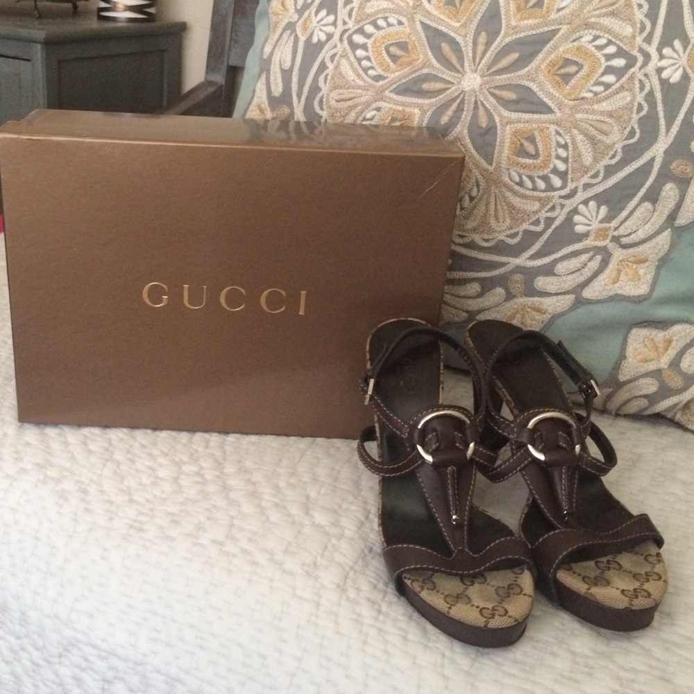 COPY - Gucci t-strap platform high heel. Size 37 1/2.